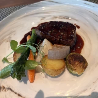 野菜がとっても甘く、お肉は自社のブランド牛で柔らかかったです
