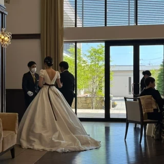 兄と中座をしている様子