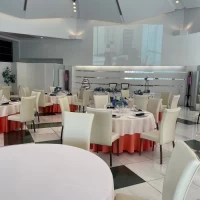 白基調の明るく広々とした会場でした