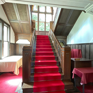 外国の貴族が出てきそうな階段|660676さんの神戸迎賓館 旧西尾邸の写真(2076586)