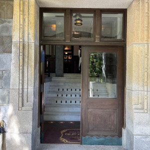 披露宴会場がある建物の入り口|660676さんの神戸迎賓館 旧西尾邸の写真(2076581)