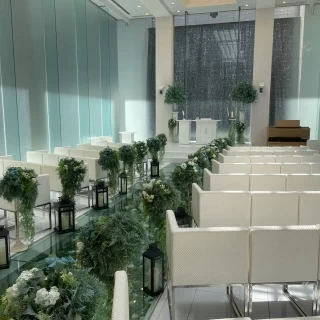 日が差し込む挙式会場、とても素敵でした