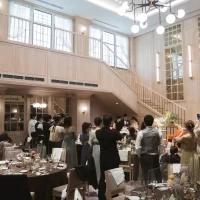 ケーキ入刀時の披露宴会場