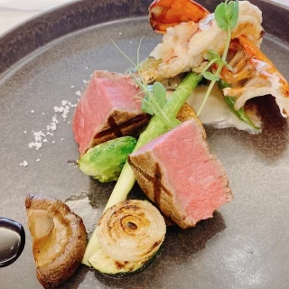 お肉も柔らかくラム酒ソースも美味