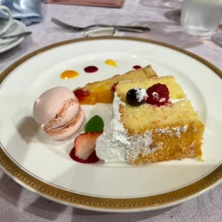ケーキ、デザート盛り合わせ