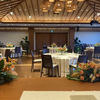 南国リゾート感覚が味わえる披露宴会場でした。