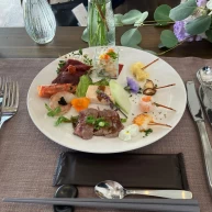 前菜プレート
一部を馬刺しに変更してもらいました