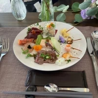 前菜プレート
一部を馬刺しに変更してもらいました