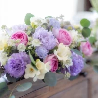 装花は二人が好きな紫にしました