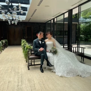 ふたつのある挙式会場のうち、三面ガラスの挙式会場です。