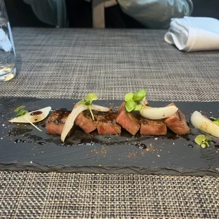 お肉が好きと伝えたら、予定の料理に追加で提供して頂きました。
