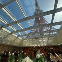 挙式会場です。青空でも曇りでも東京タワーが映えます！