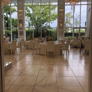 披露宴会場です。
カーテンが開いたバージョン
