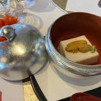 料理の最初　胡麻豆富　雲丹
