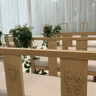 自然な開放感のあるチャペルです
