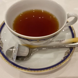 デザートの時に出てきた紅茶です。