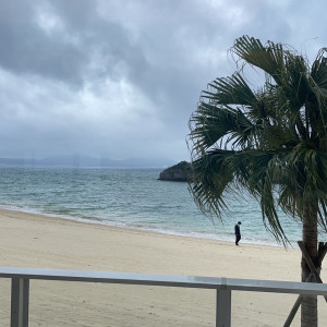 披露宴会場からのビーチ|661761さんのアイネス ヴィラノッツェ 沖縄（クチュールナオコ ウエディング）の写真(1803710)