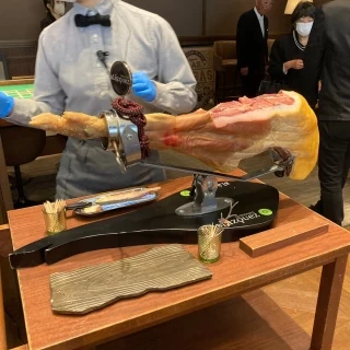 プレパーティーの際の生ハム。