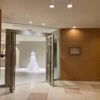 一階にドレスのお店