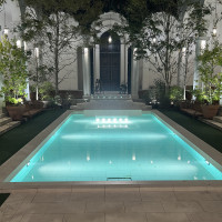 ガーデンのプールです。
夜はプールがとても綺麗です。