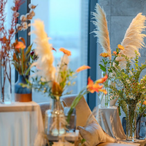 カラーチャートを元に装花をコーディネートしてもらいました|662036さんのYOKOHAMA MONOLITH ～横浜モノリス～の写真(2272102)