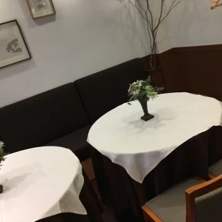 披露宴会場の小さなお部屋の方です。