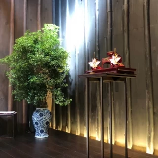 挙式会場の三々九度と器と装花