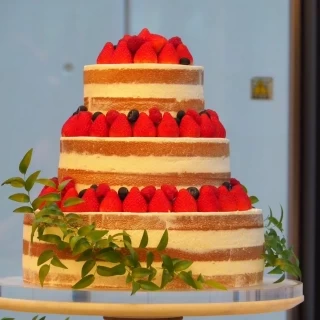 ファーストバイト用のウェディングケーキです。