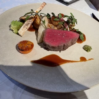 国産牛かは不明だが、お肉は柔らかく美味しい