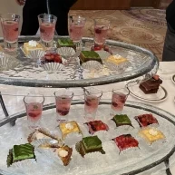 メイン料理のデザートとは別でビュッフェのようなケーキ