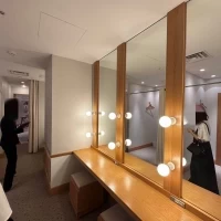 ゆったりとした新郎新婦の控え室