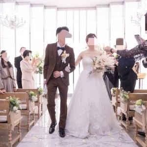 退場する様子|662487さんの小さな結婚式 大阪ハービスENT店の写真(1865131)
