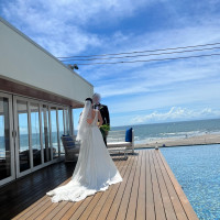 外にソファーがありくつろぐことができます。