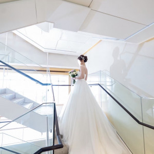 ホテル内階段|662503さんの白の教会/アールイズ・ウエディングの写真(2569340)