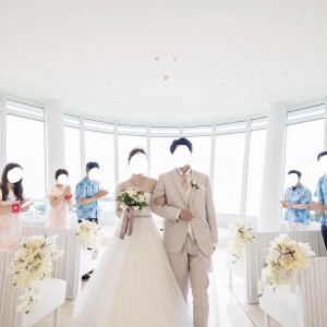 チャペル退場|662503さんの白の教会/アールイズ・ウエディングの写真(2569363)