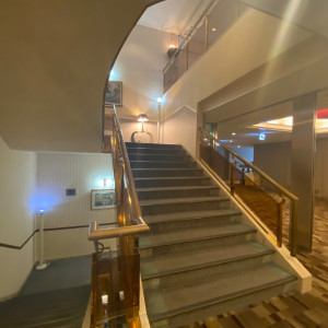ロビー後階段(左手にエレベーター)|662539さんのウエディングホール ラ・ボア・ラクテの写真(1813679)