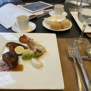 お肉とポタージュが美味しかったです