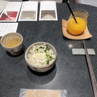 コースの炊き込みごはんです。