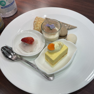 デザートビュフェができます。たくさんの種類の中から選べました