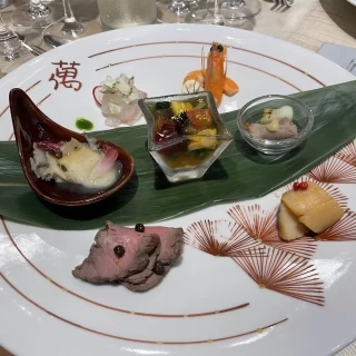 最初のお料理。全て美味しかったです