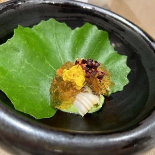 雲丹と鮑と和風ジュレ
そら豆ペースト添え