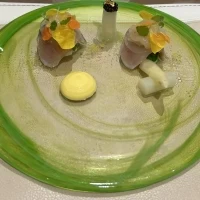 鰆マリネ、エビ、アスパラのキャビア添え