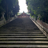 神門前の階段です