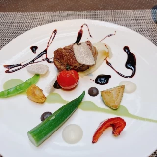 彩野菜と葡萄牛のステーキ