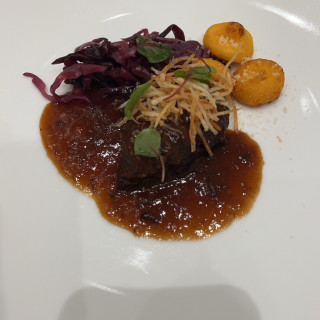 メインの肉料理