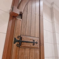 チャペルの扉