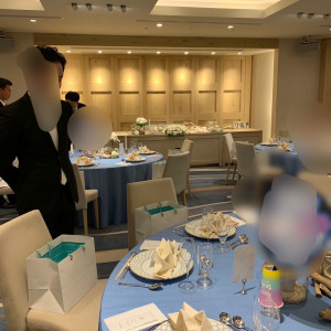テーブルクロスは明るい青|663163さんのリビエラ東京の写真(1815001)