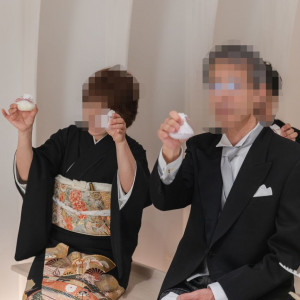 誓いを承認するベルをゲストが鳴らしてくれます|663221さんの小さな結婚式 福岡店の写真(1815329)