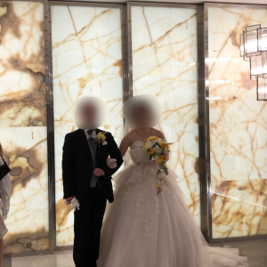 新婦入場が完了して二人でゲストの前に並んだ時の写真|663570さんの小さな結婚式 横浜店の写真(1817431)