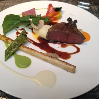 ランクは上から二番目のメインのお料理のようです。